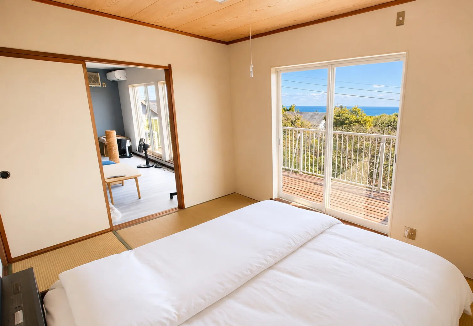 Bright bedroom with natural light — ocean-view holiday home Japan